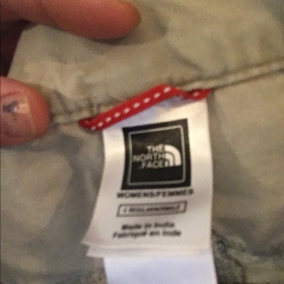 North Face khaki cargo shorts - Picture 4 of 5
